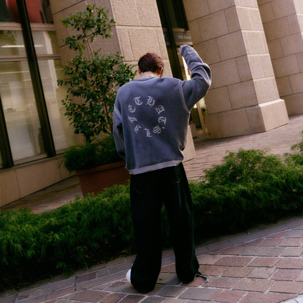 Vintage styles Circle logo knit