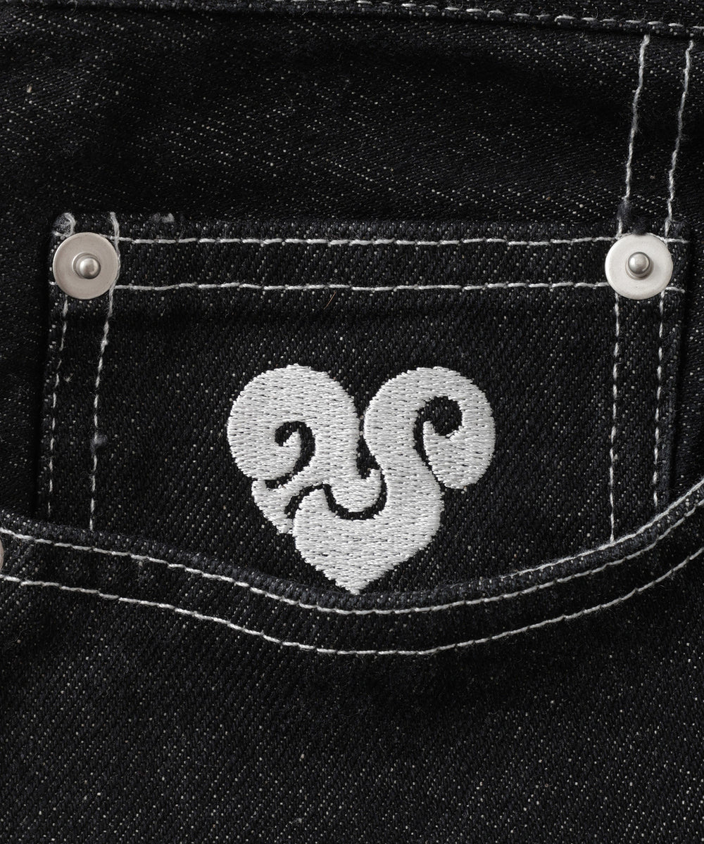 TL heart logo patch One Wash Curved Denim